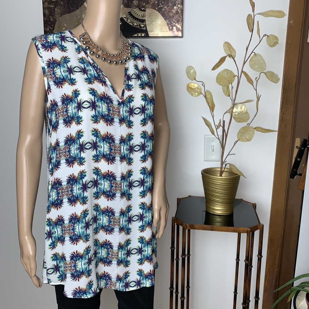 💜Collective Concepts Print sleeveless Top💜